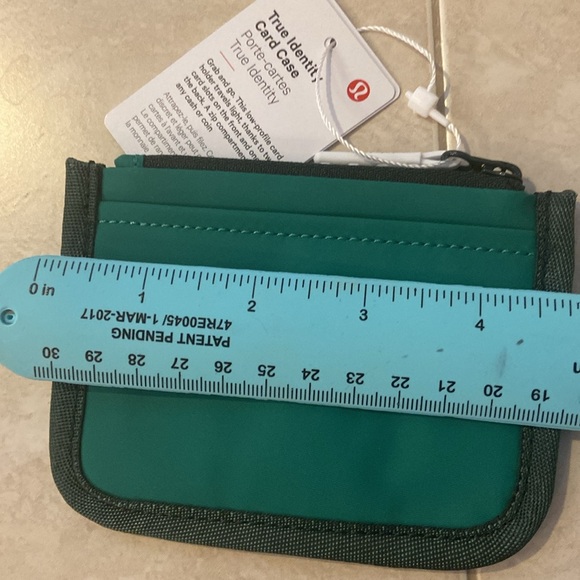 NWT Lululemon True Identity Card Case - Picture 7 of 8